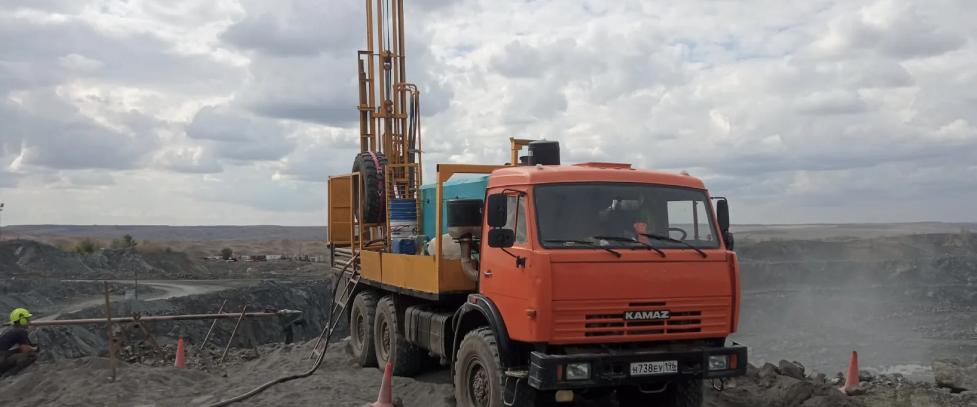 Бурение скважин под взрывы